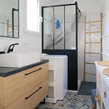 Дом отдыха Jolie Maison A Etage Vue Chenal, Quartier La Chaume - 5 Personnes