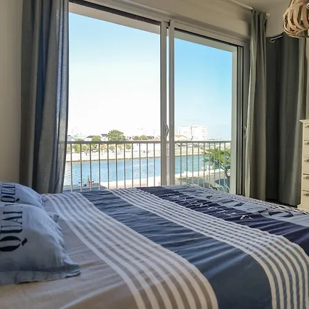Jolie Maison A Etage Vue Chenal, Quartier La Chaume - 5 Personnes