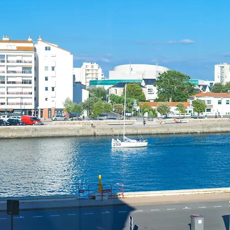 Jolie Maison A Etage Vue Chenal, Quartier La Chaume - 5 Personnes